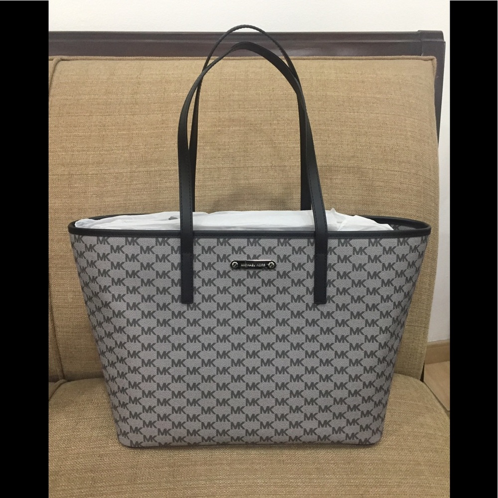 Michael Kors Emry Large Tote Black trim